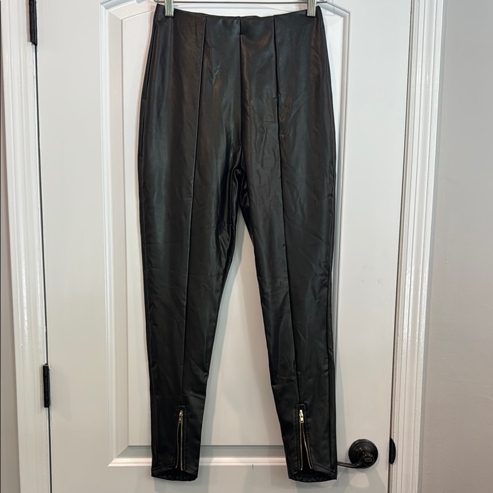 🔵 SHEIN Black Faux Leather Pants Gold Zip Detail Size 6